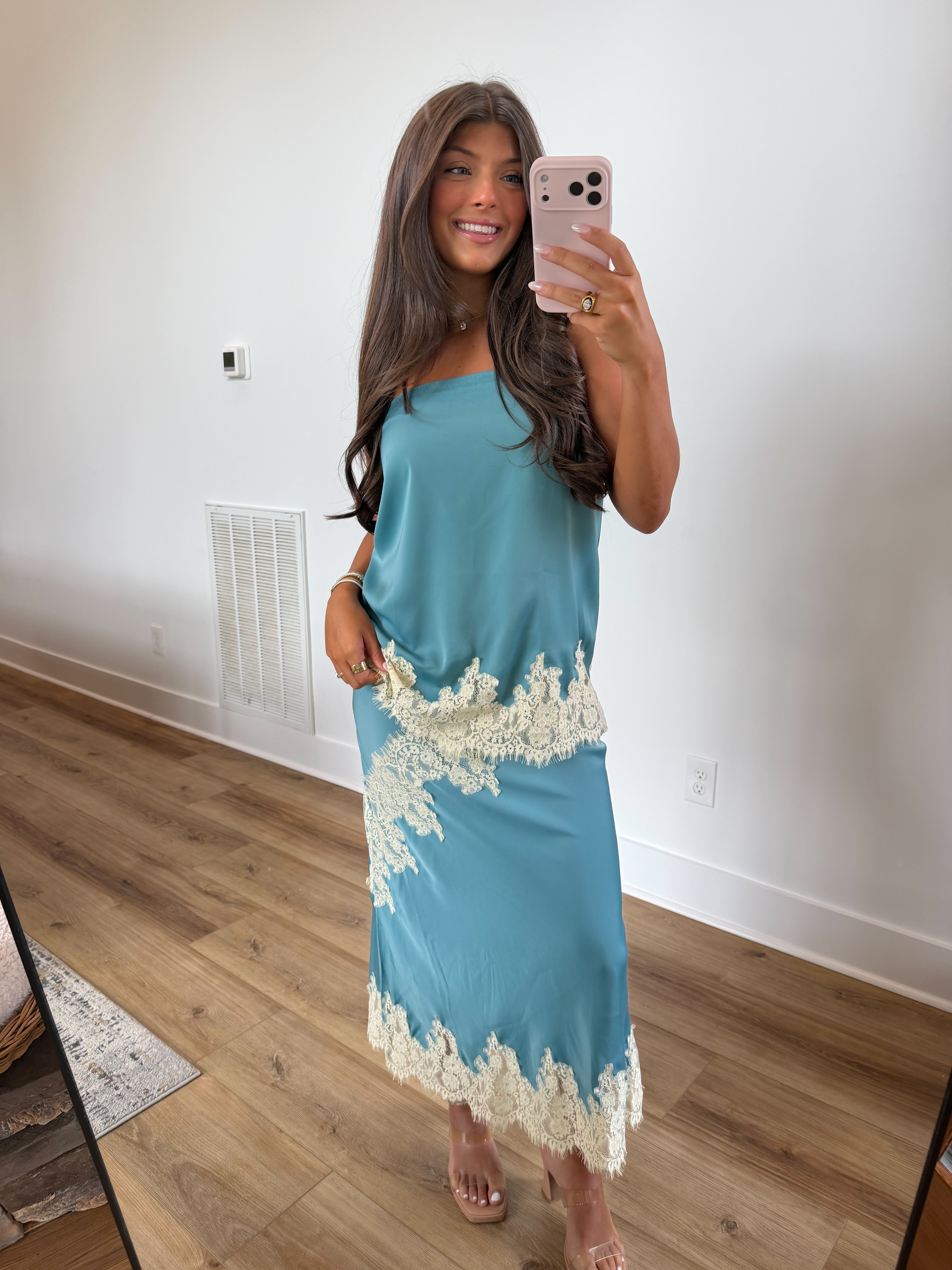 The Chateau Lace Set (Sky)