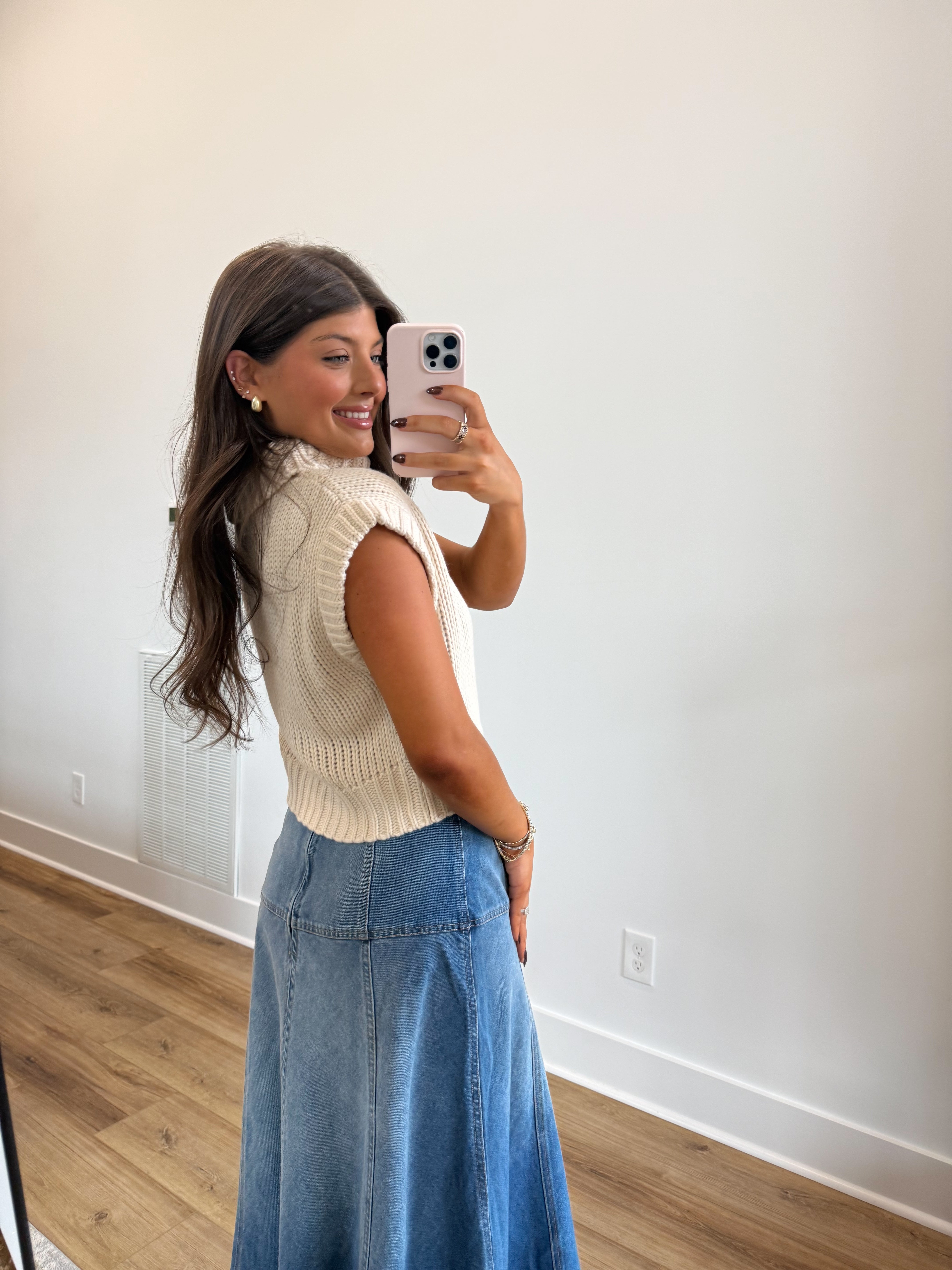 The Bennett Sweater Vest (Cream)