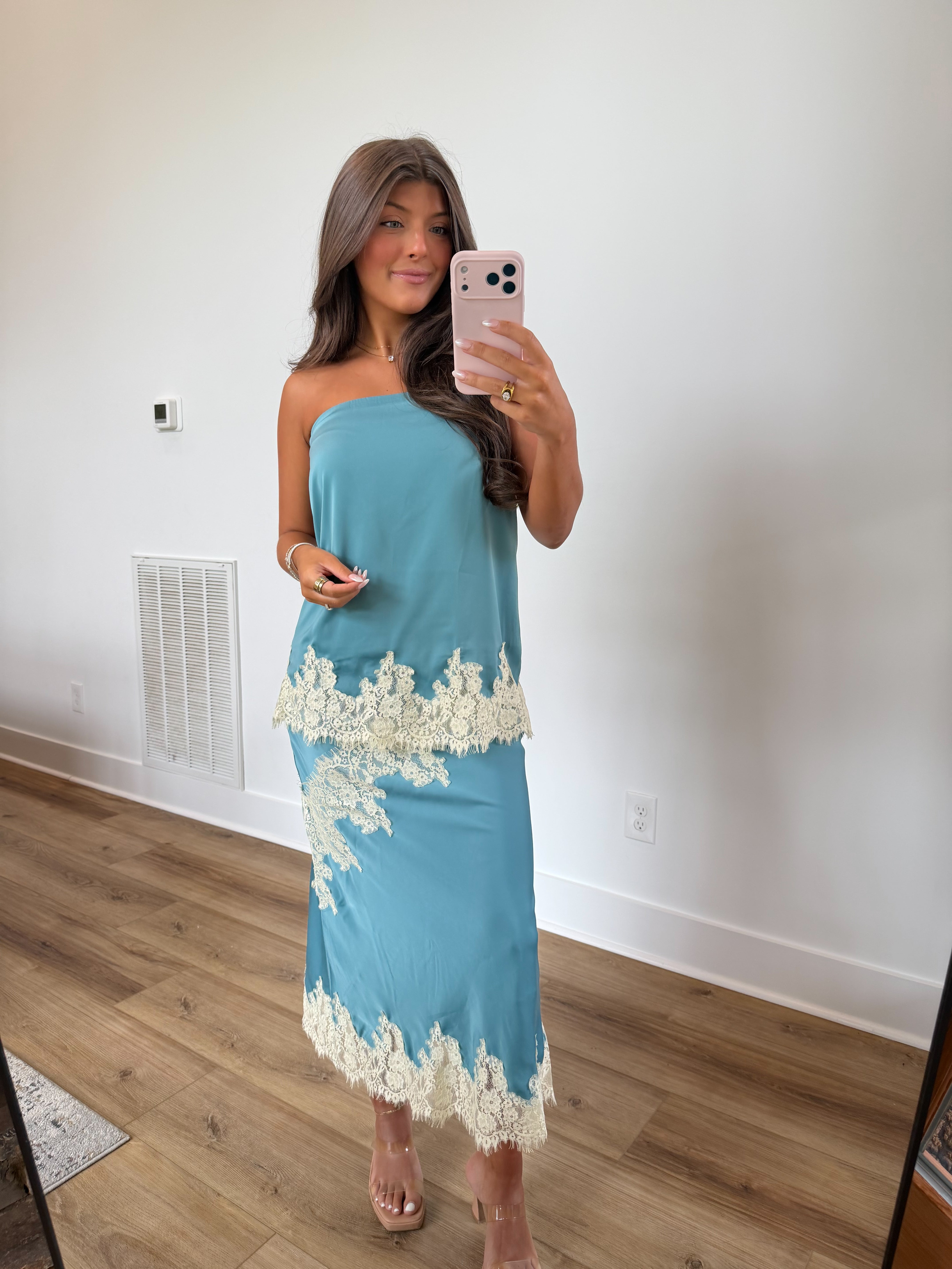 The Chateau Lace Set (Sky)