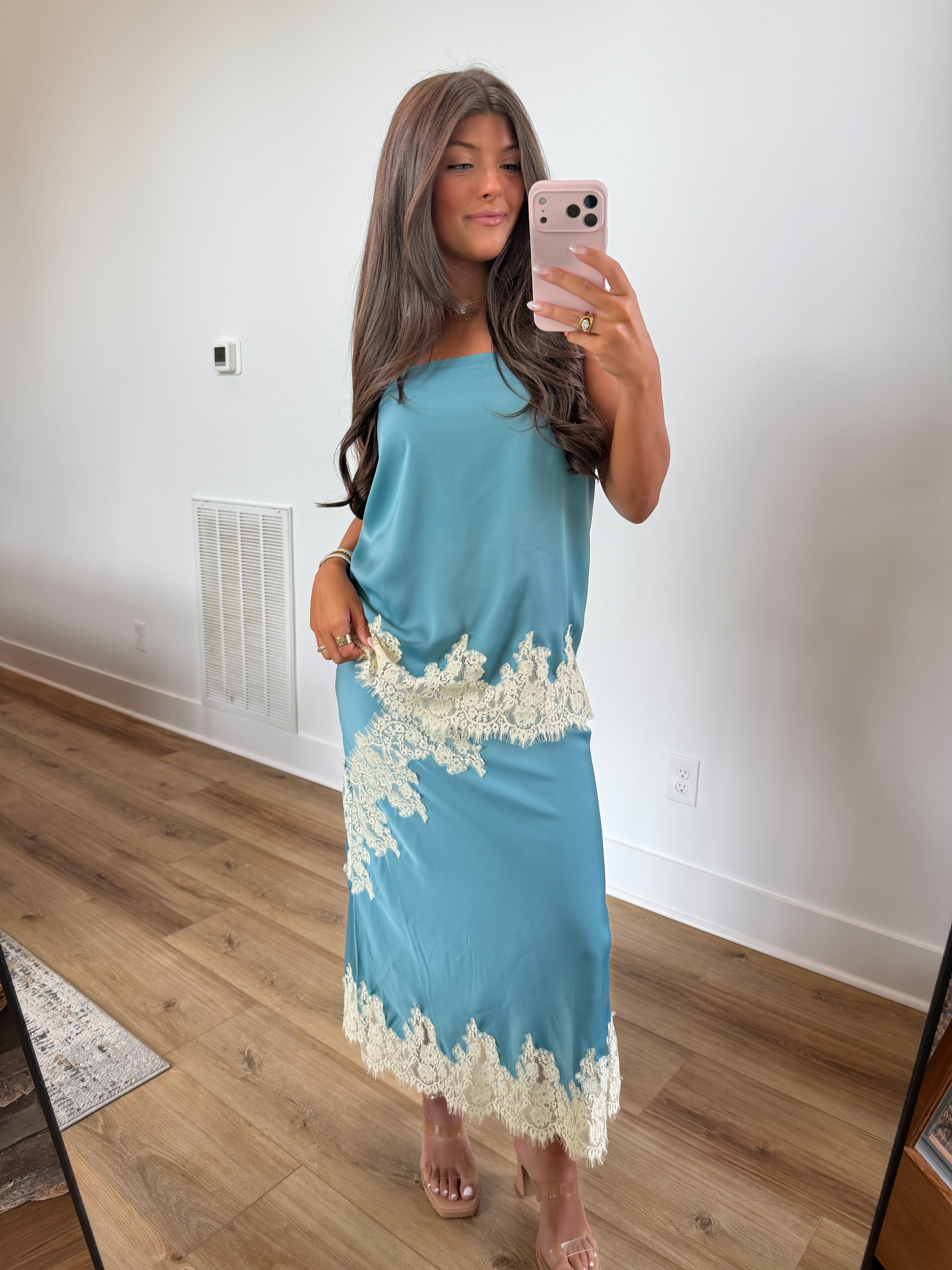 The Chateau Lace Set (Sky)