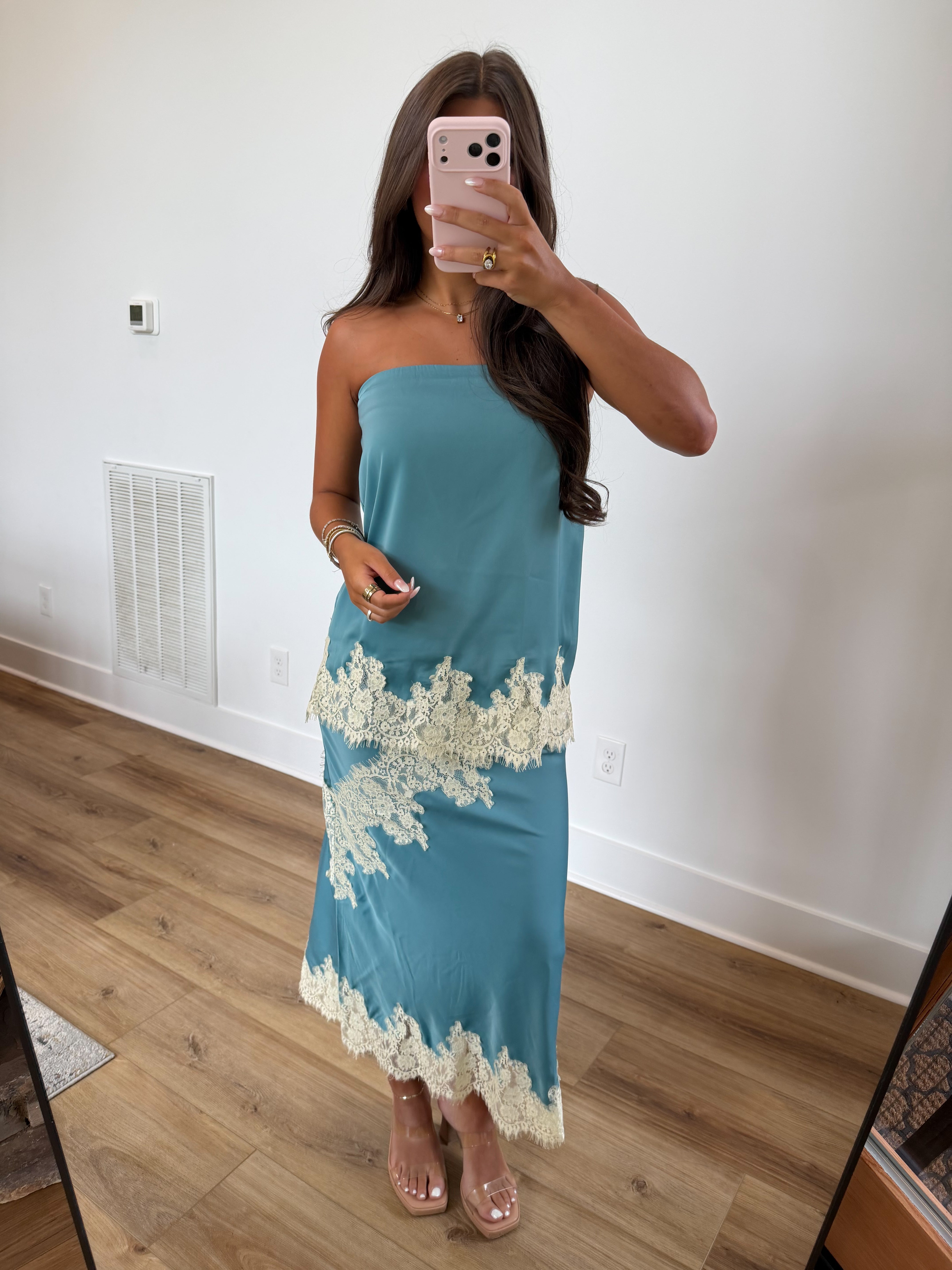 The Chateau Lace Set (Sky)