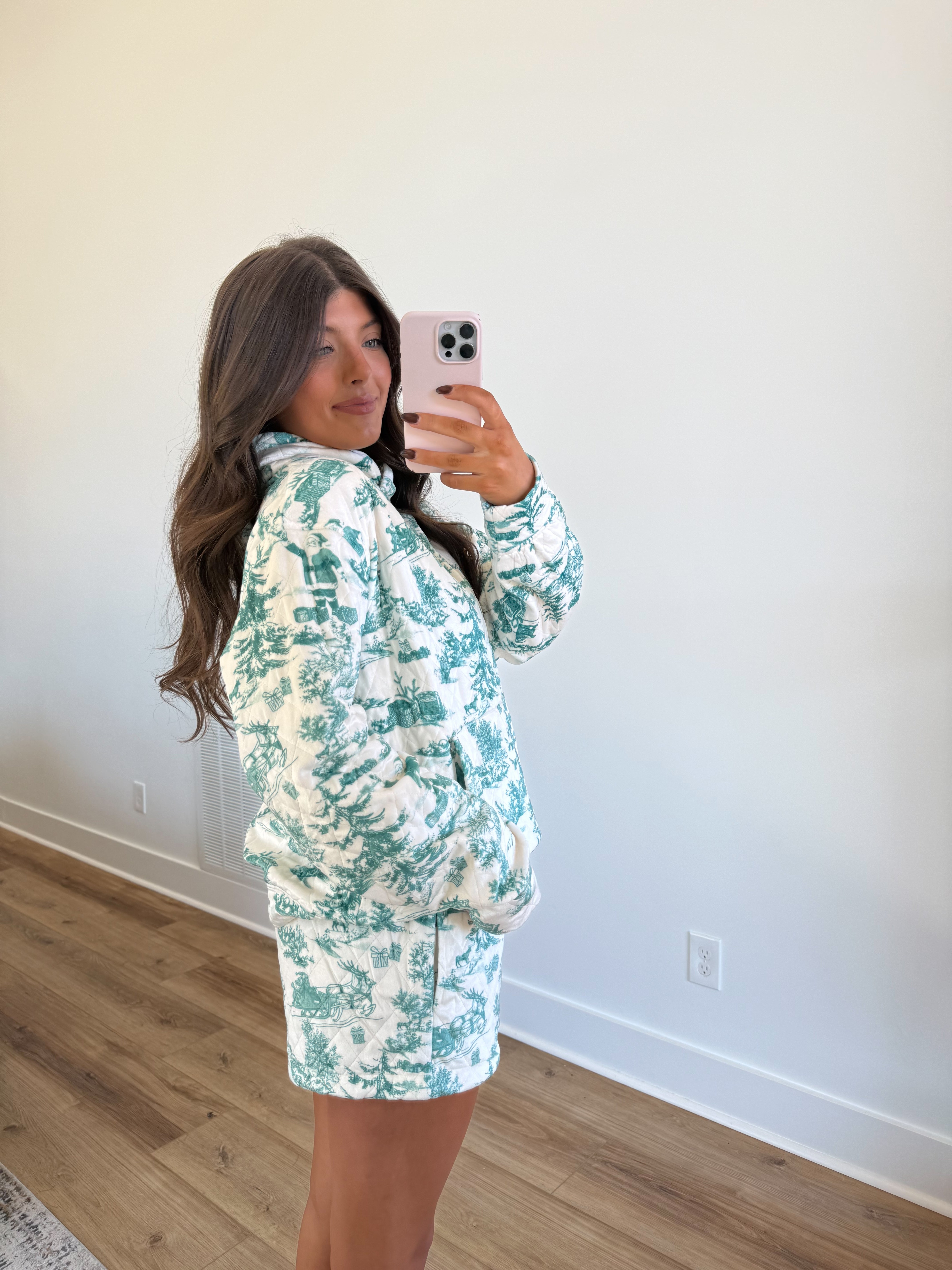 The Holiday Toile Set