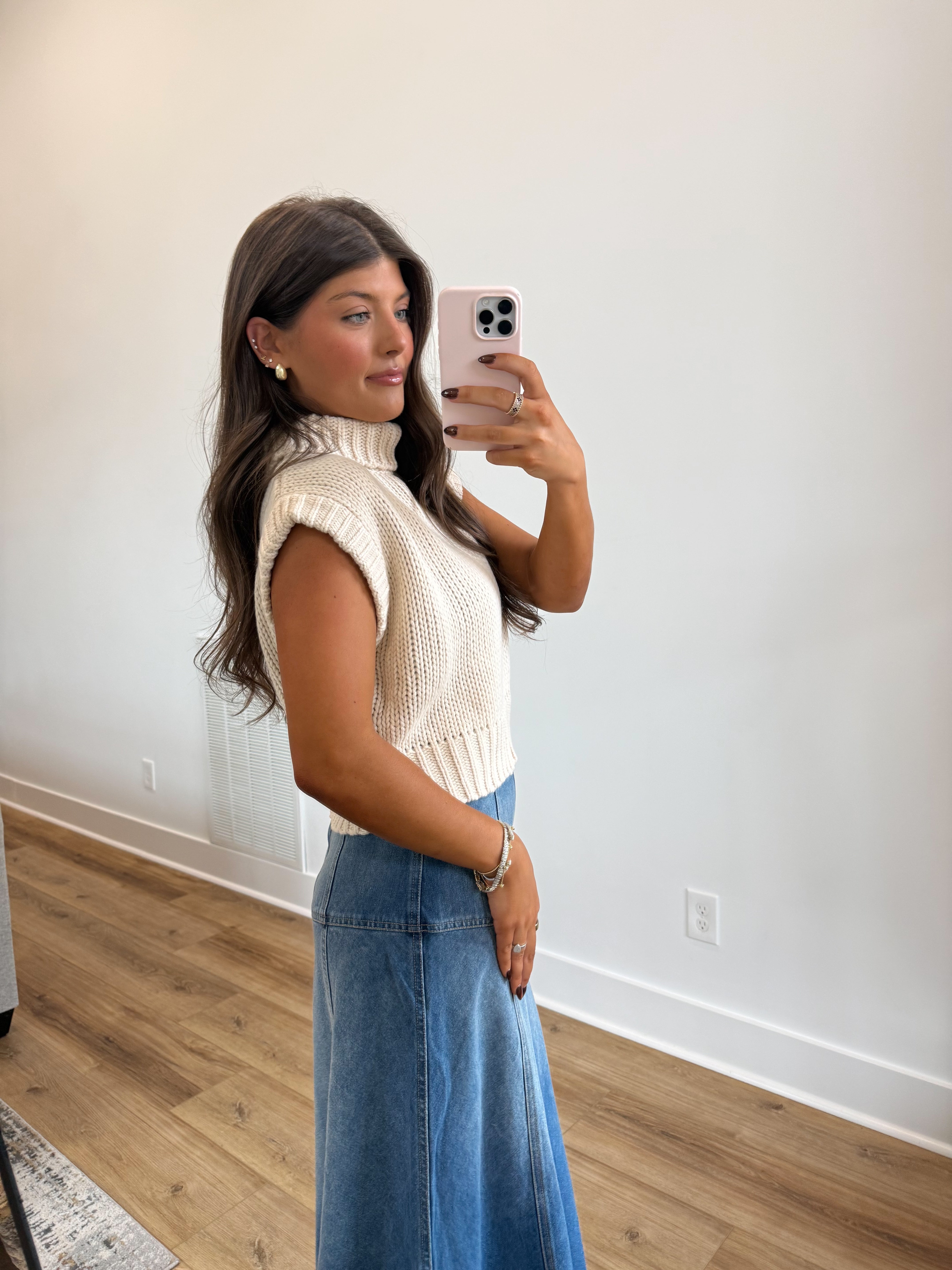 The Bennett Sweater Vest (Cream)