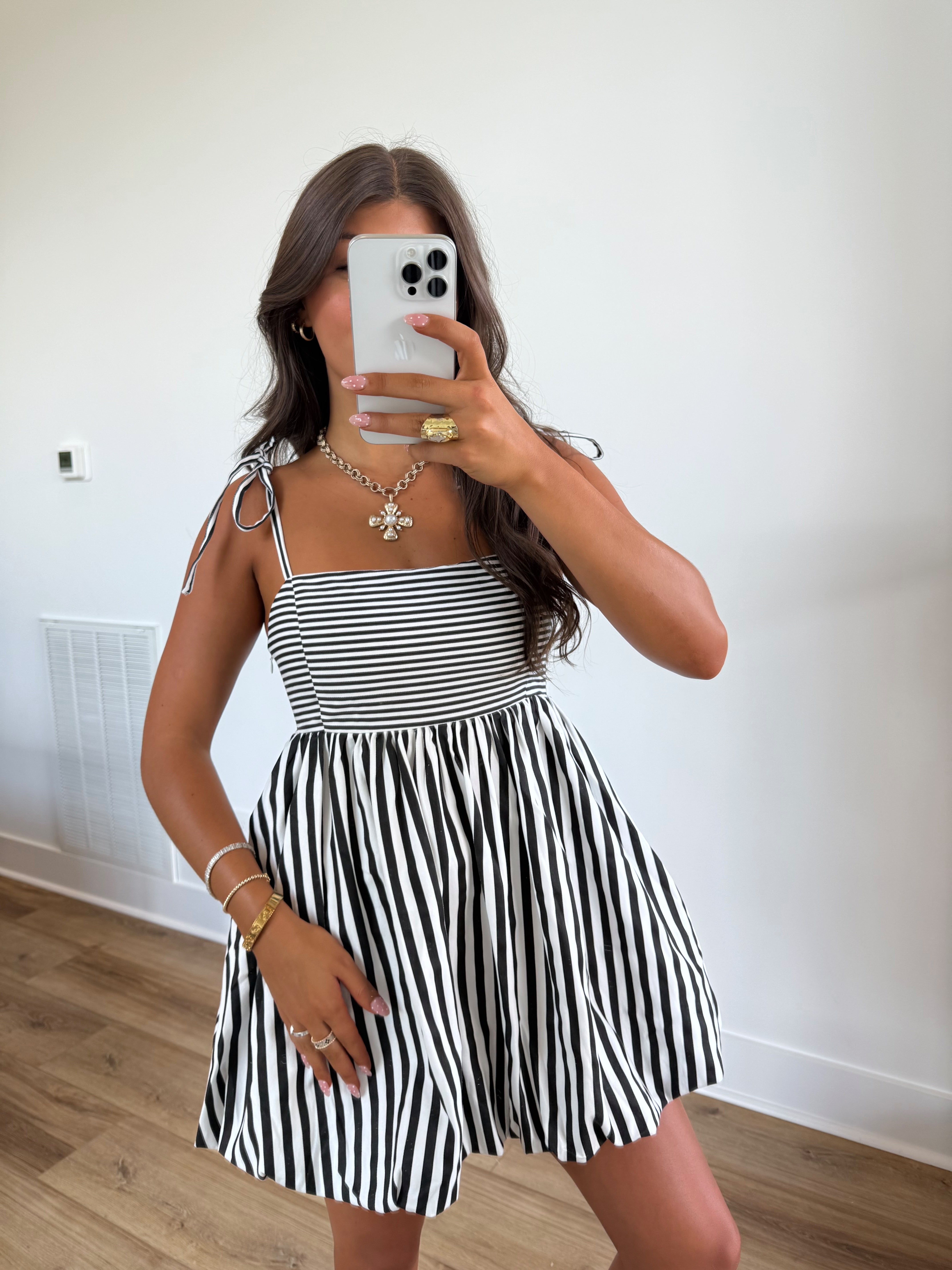Muse in Monochrome Mini