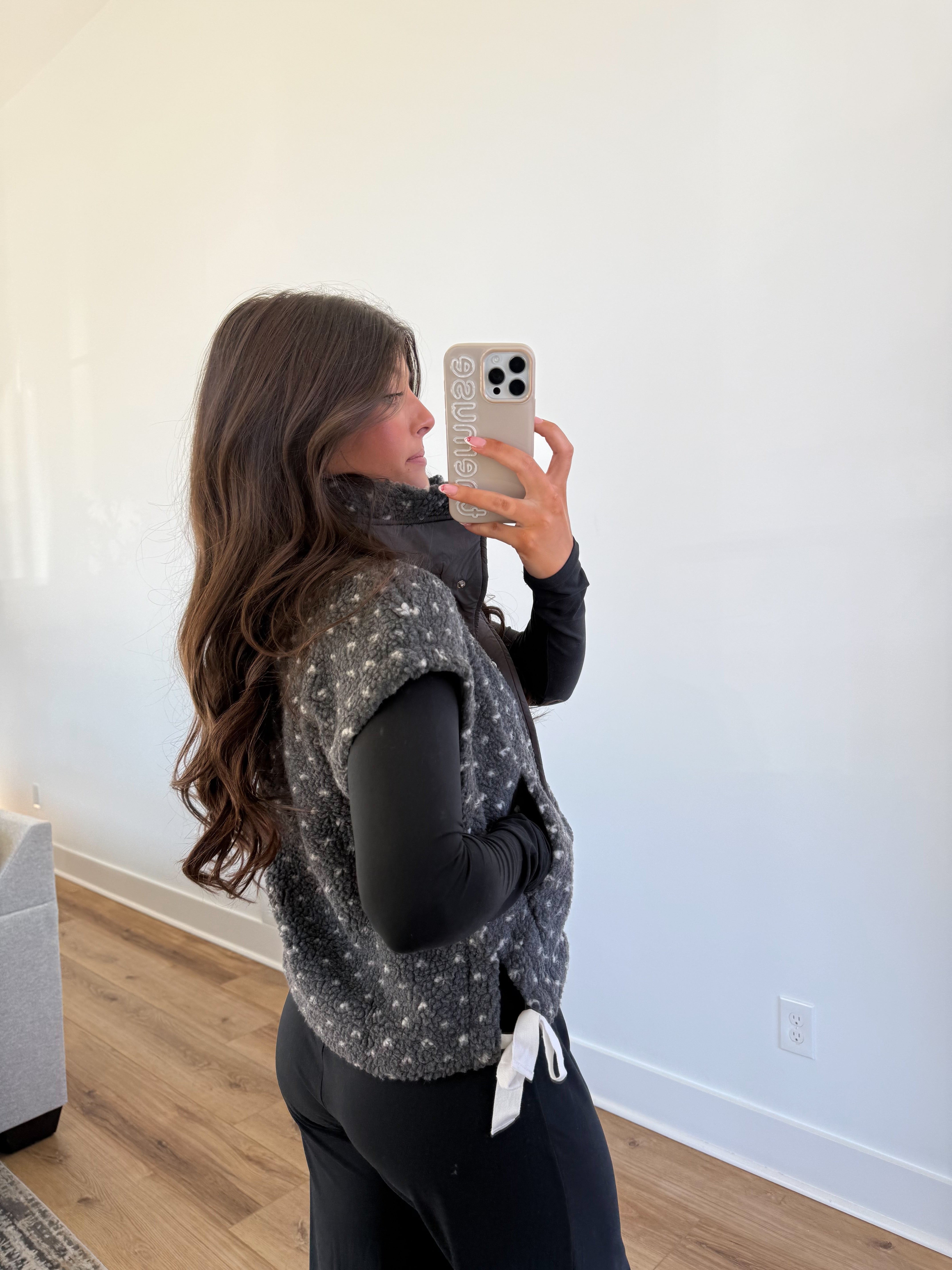 The North Pole Sherpa Vest (Grey/White)