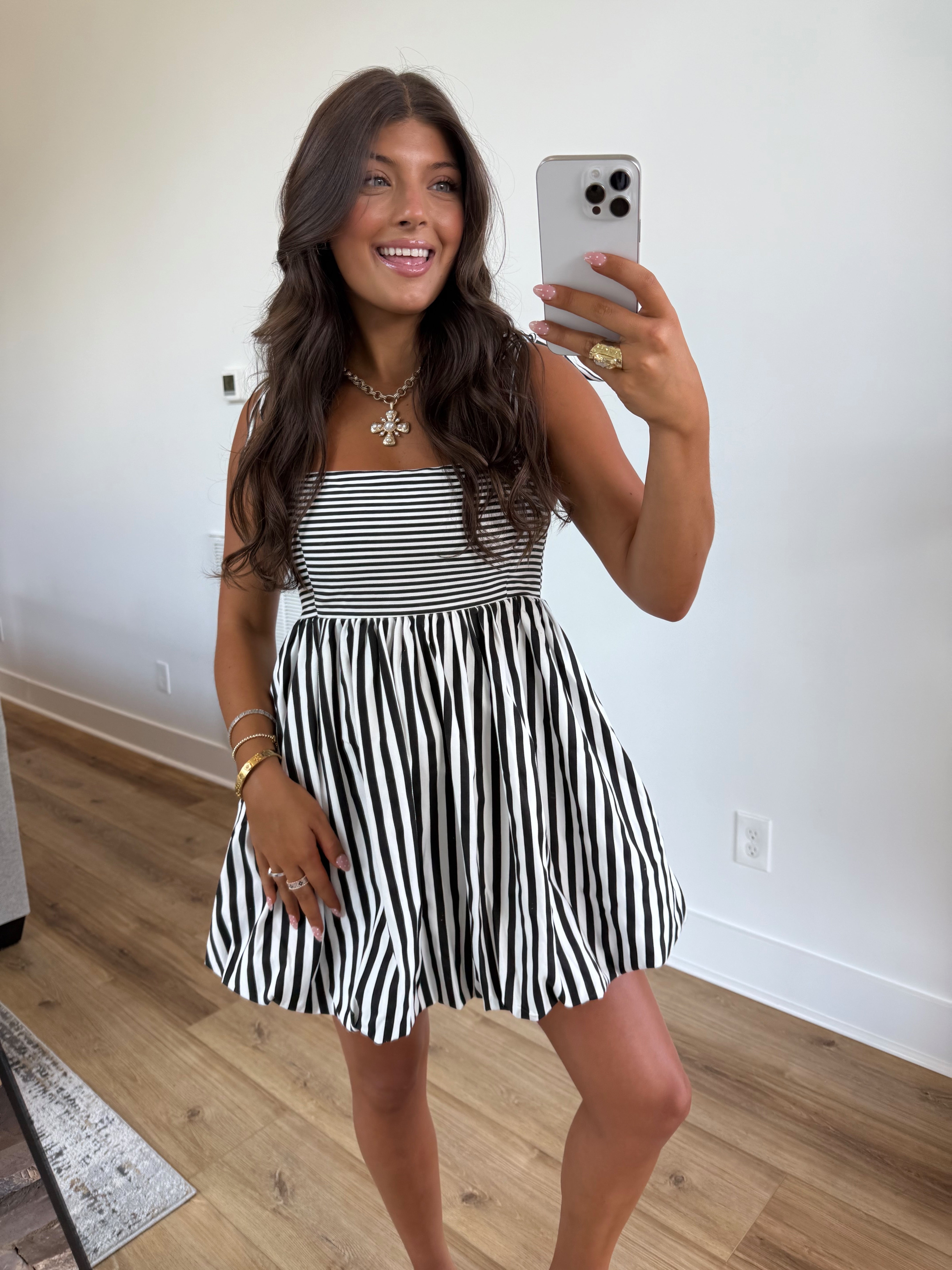 Muse in Monochrome Mini