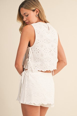 Scallop Eyelet Set