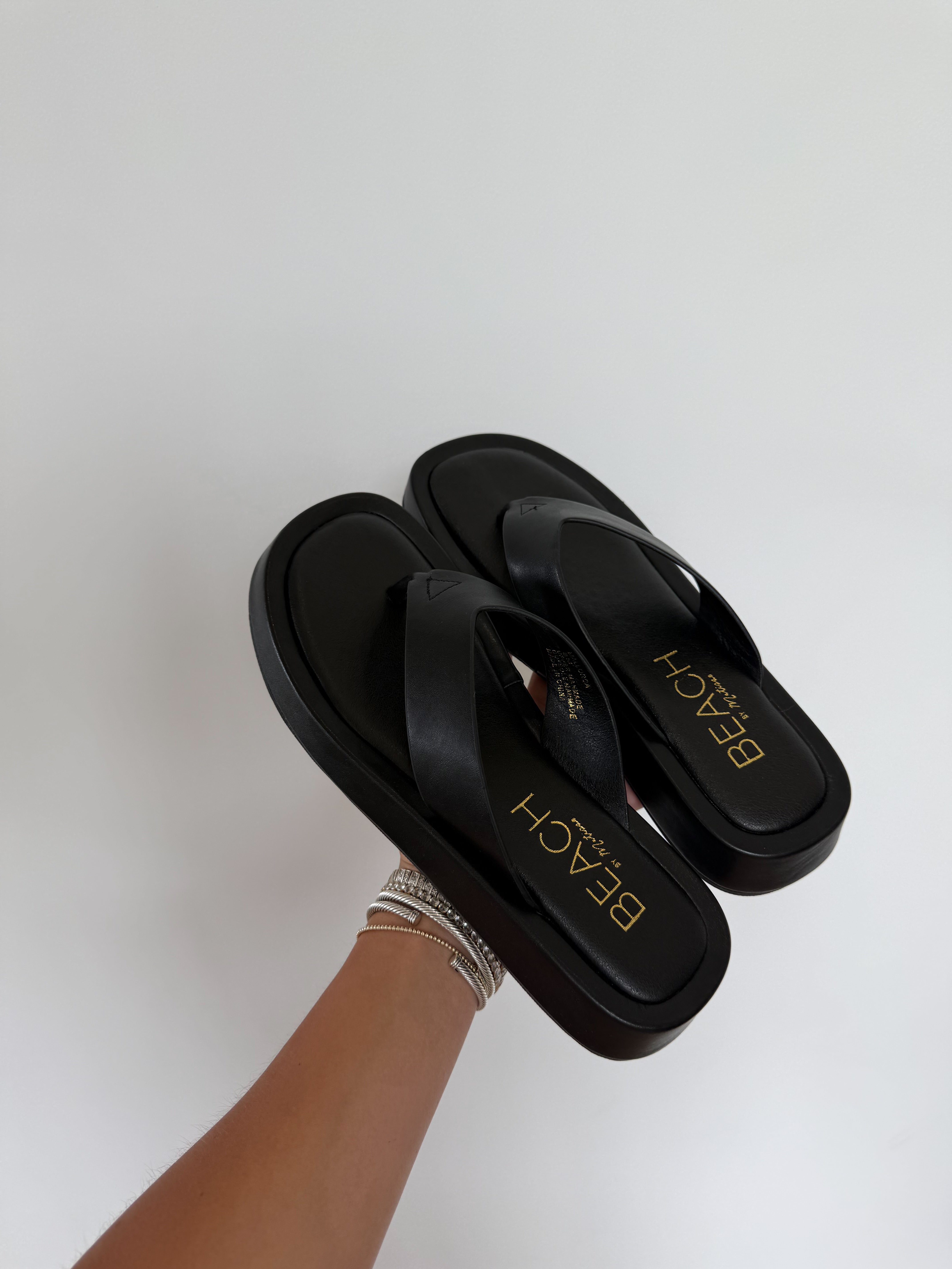 Beach Day Flip Flop (Black)