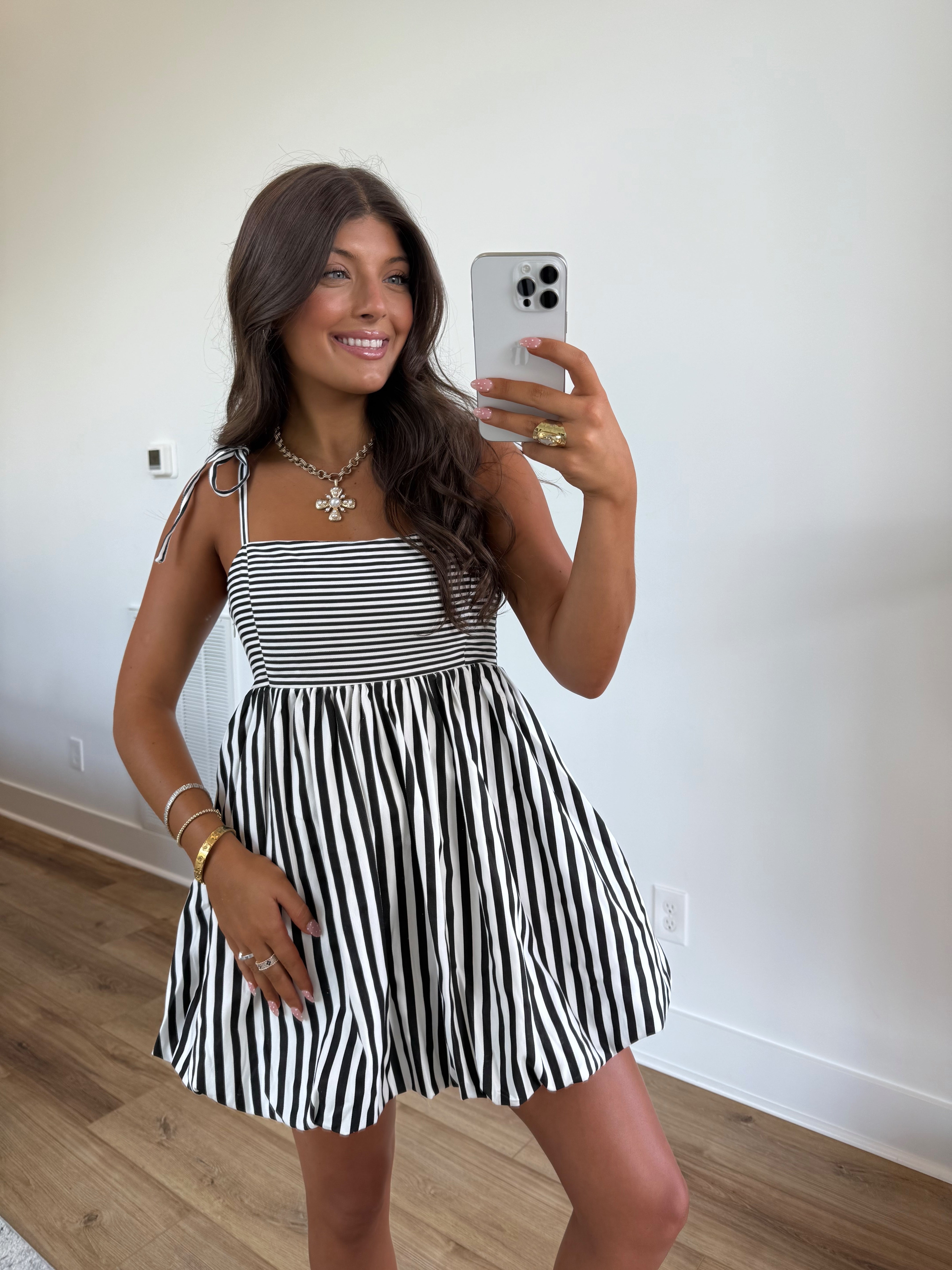 Muse in Monochrome Mini