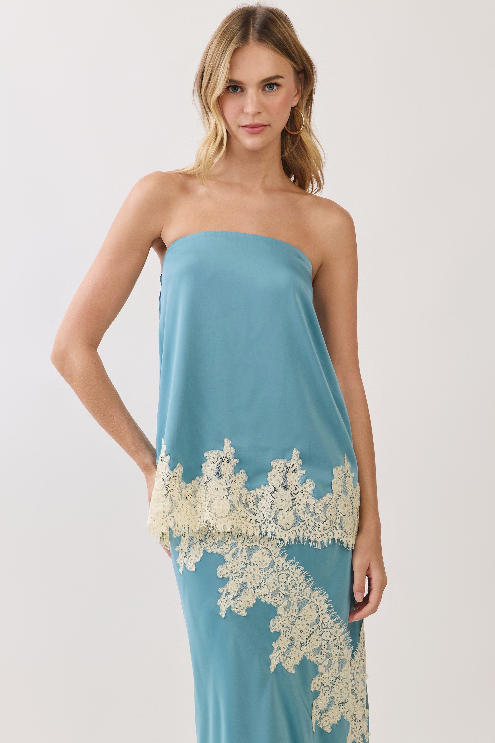 The Chateau Lace Set (Sky)