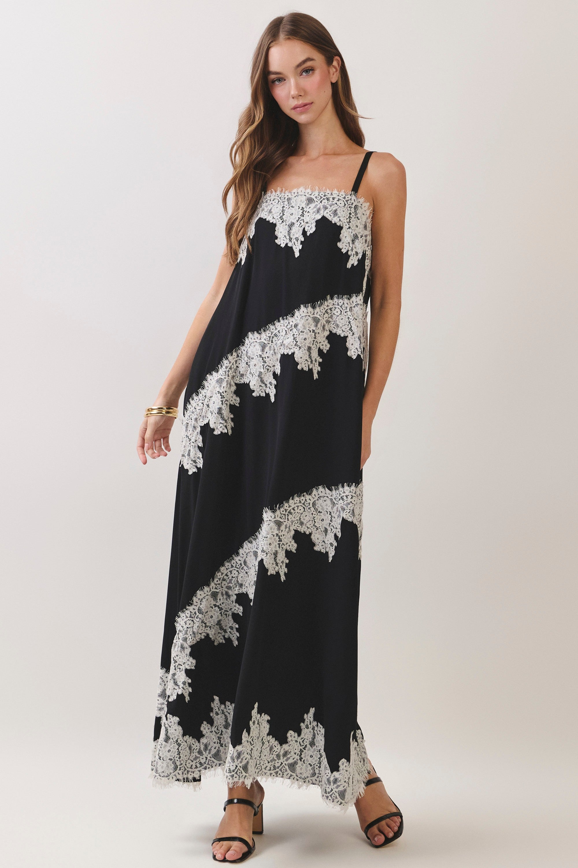 Veronica Lace Maxi (Black/White)