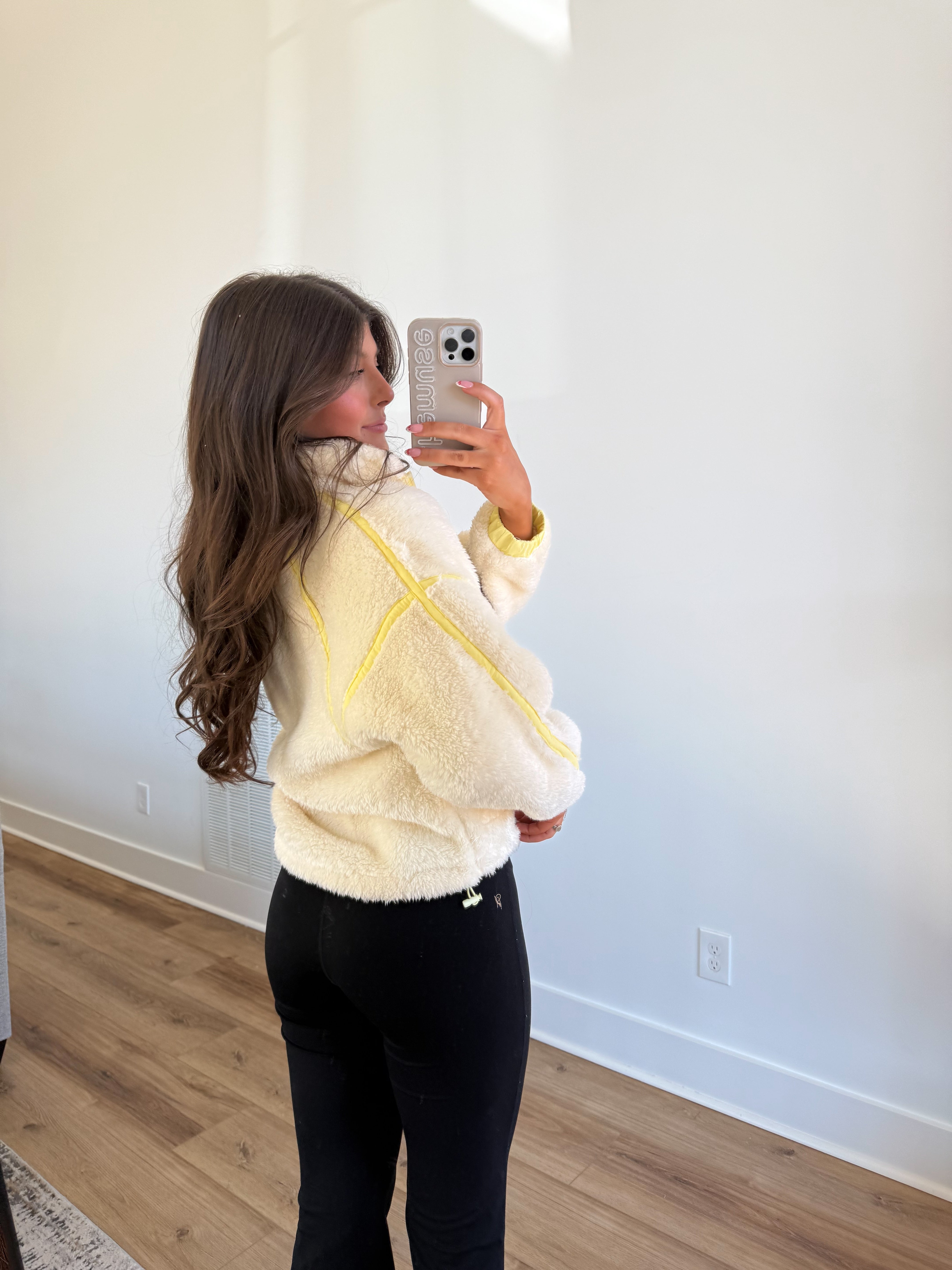 The On-The-Go Sherpa (Ivory/Yellow)
