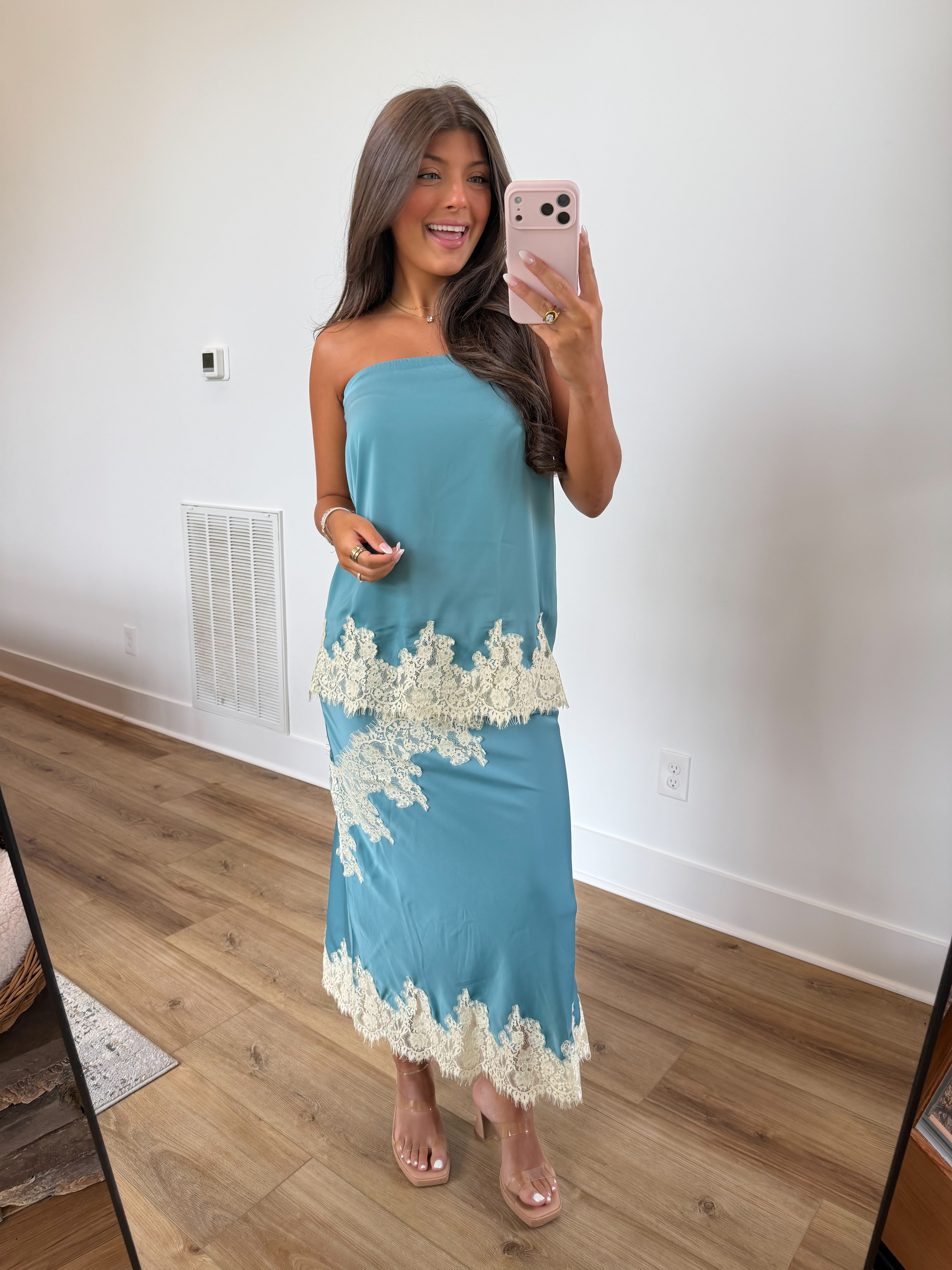 The Chateau Lace Set (Sky)