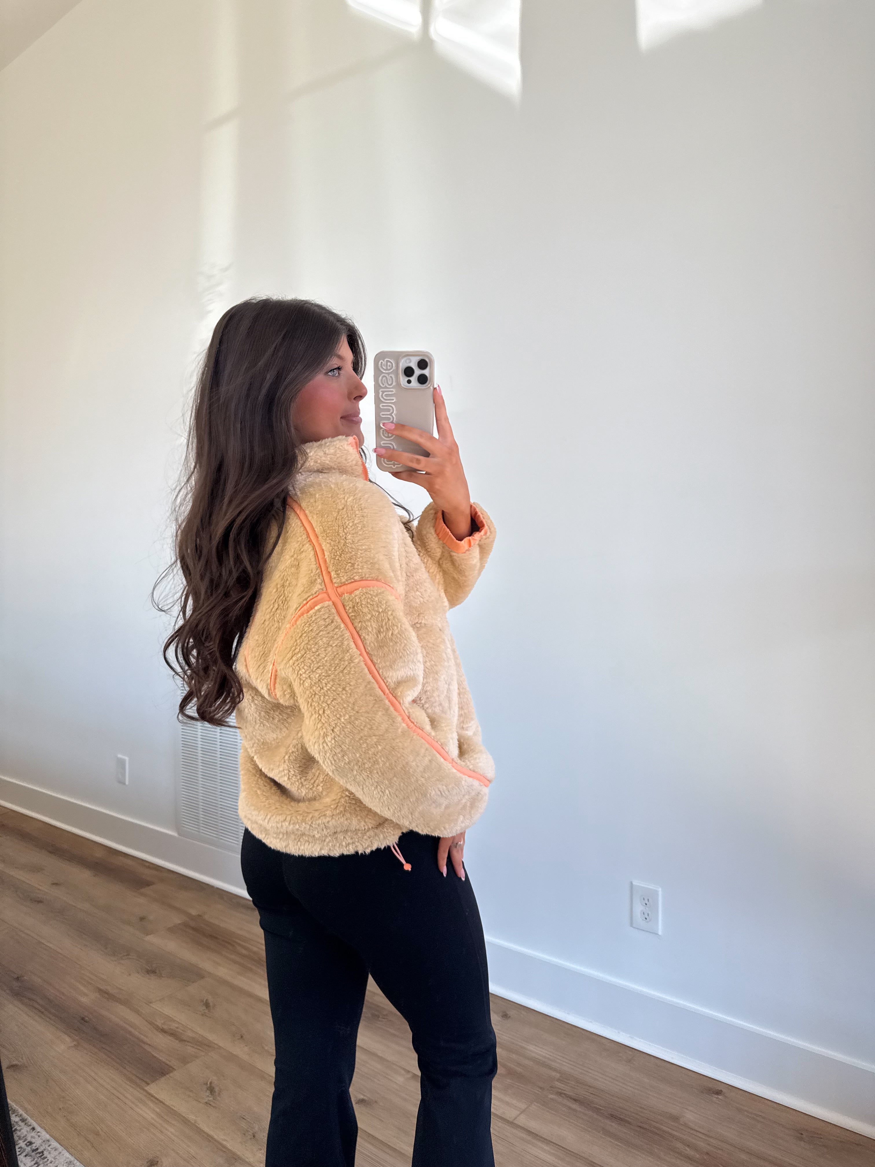 The On-The-Go Sherpa (Biege/Orange)