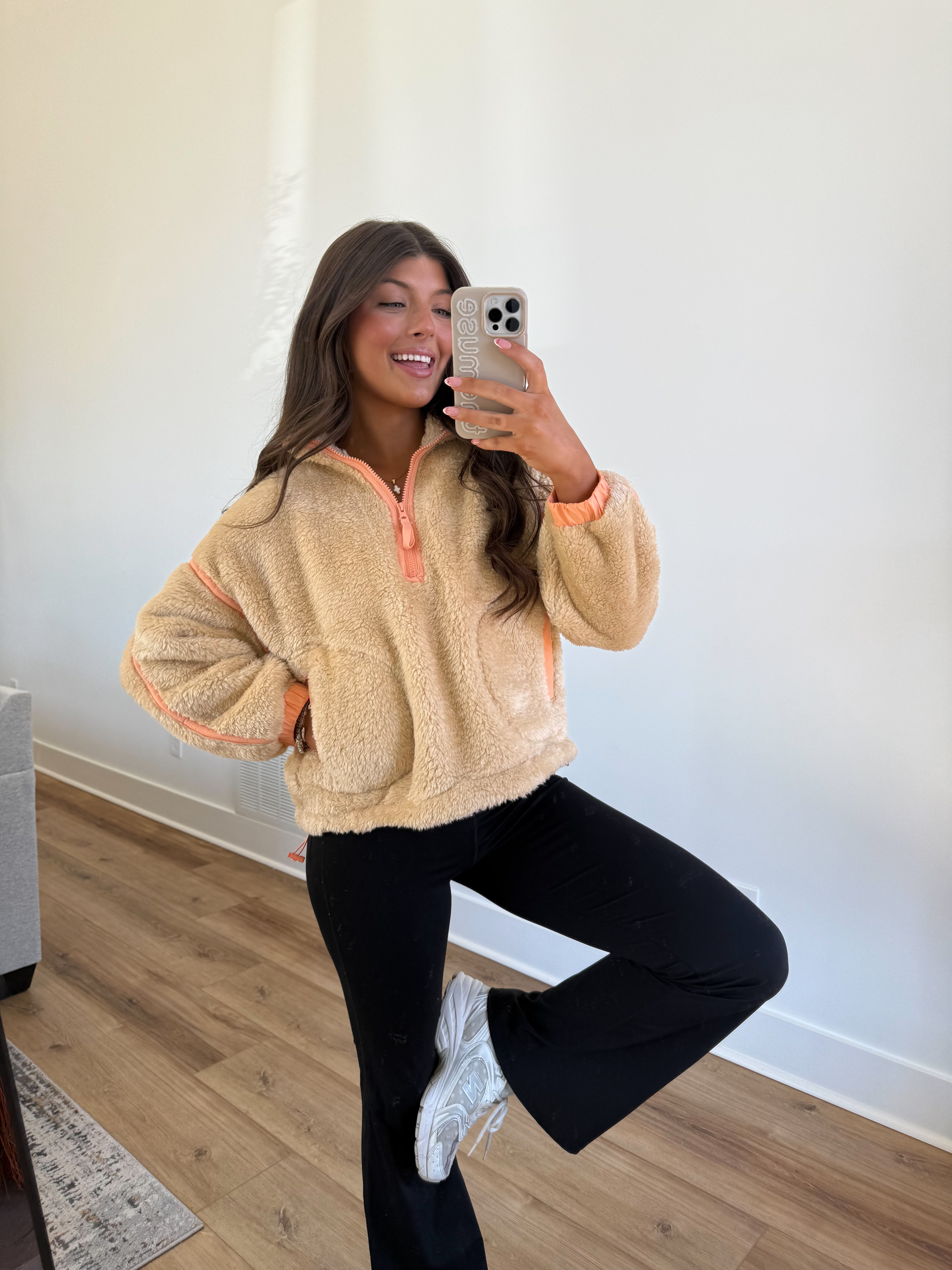 The On-The-Go Sherpa (Biege/Orange)