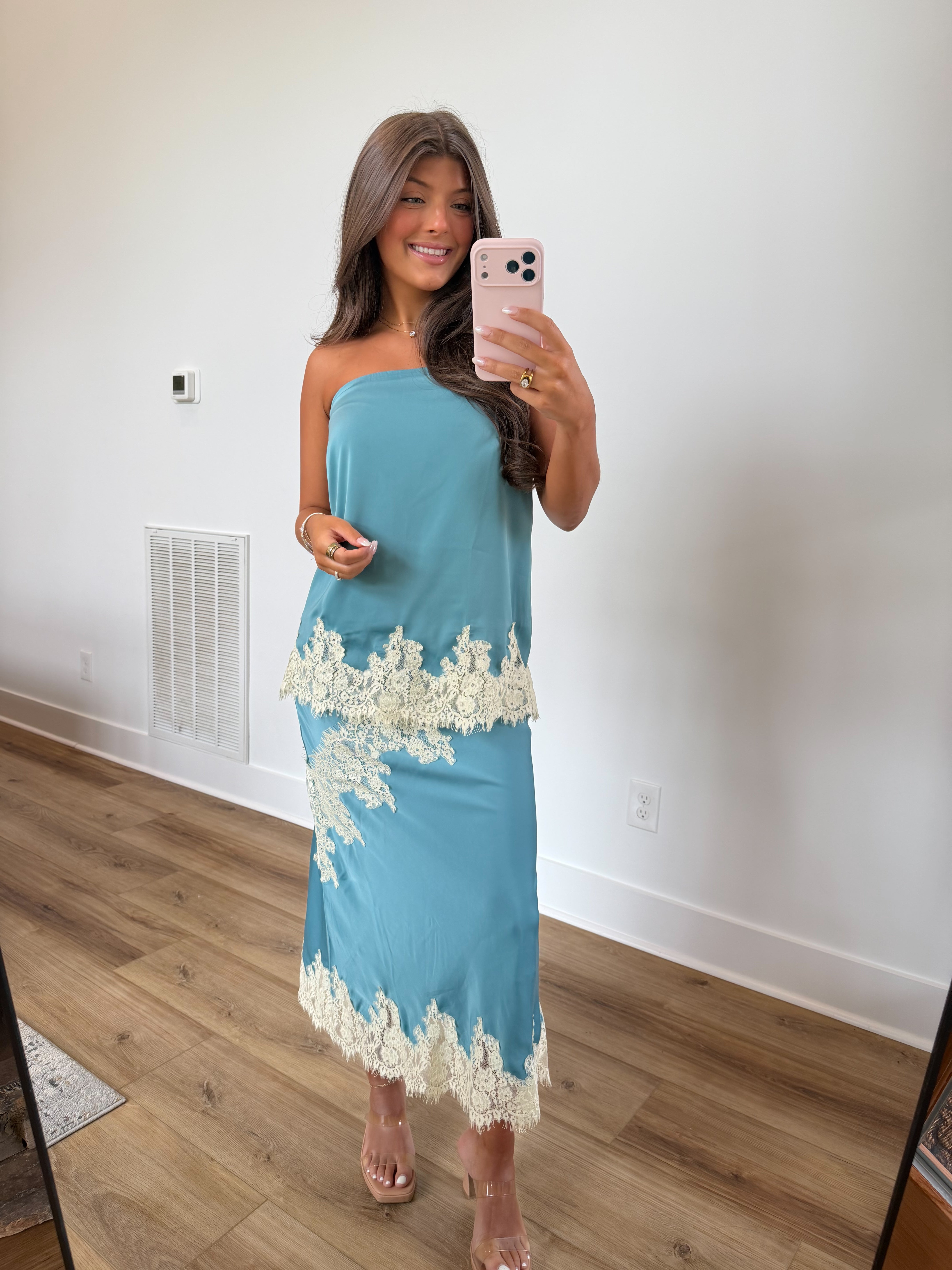 The Chateau Lace Set (Sky)