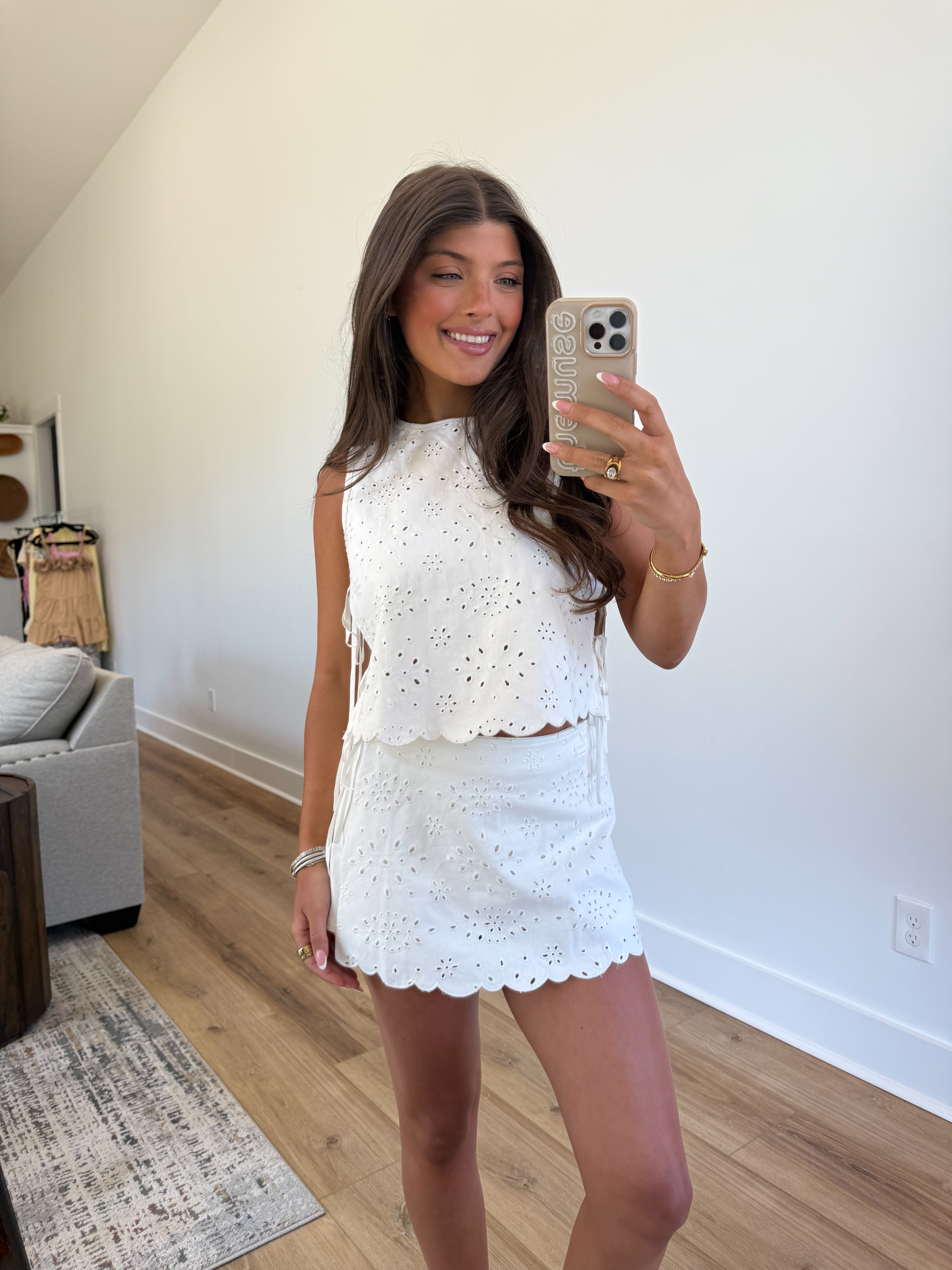 Scallop Eyelet Set