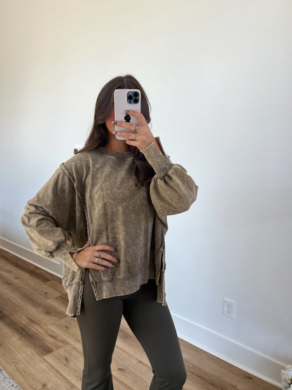 Jill Acid Wash Pullover (Mocha)