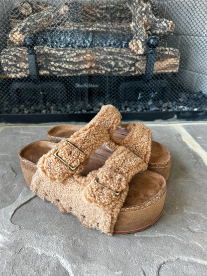 Sherpa Buckle Platform