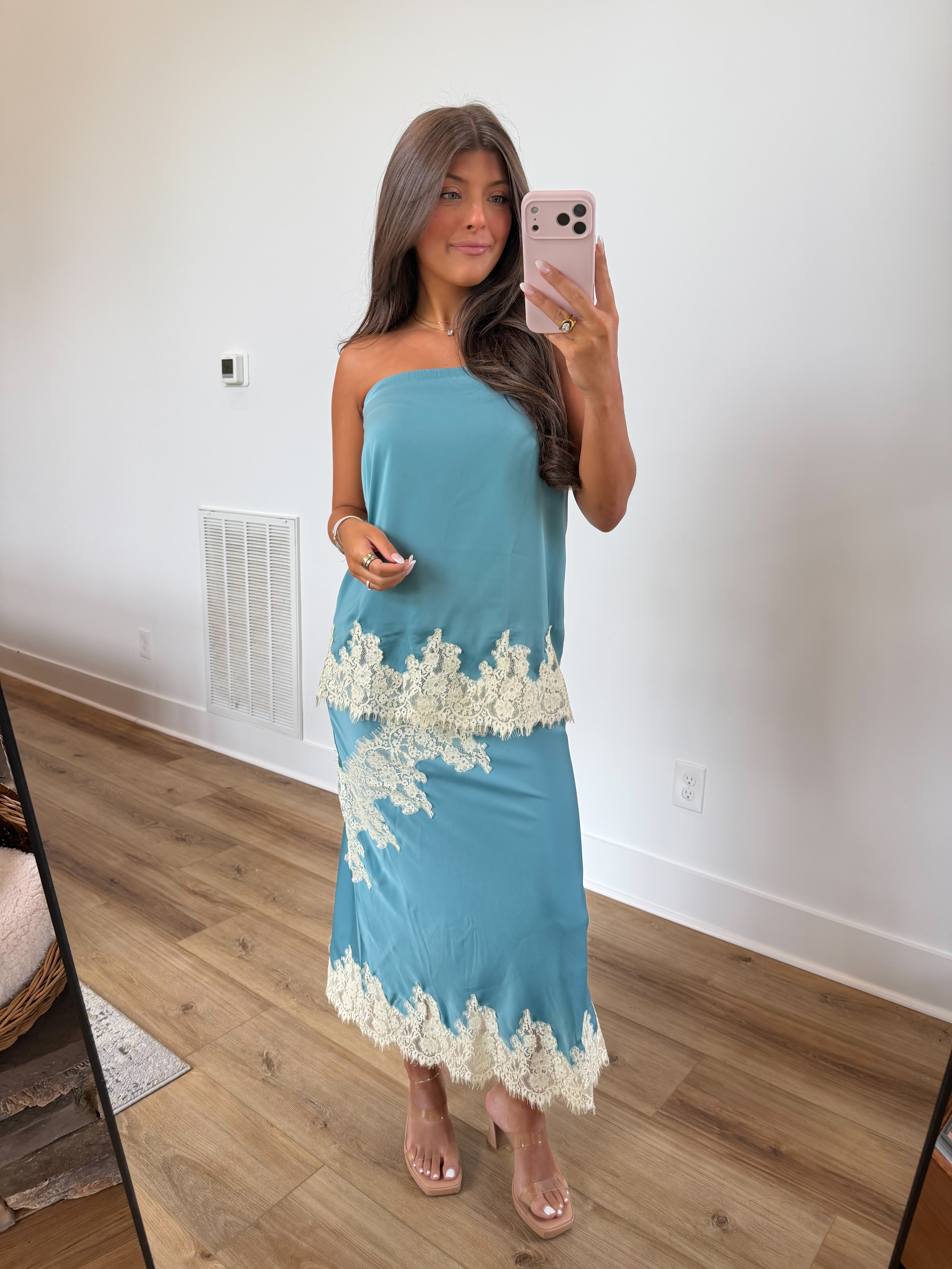 The Chateau Lace Set (Sky)