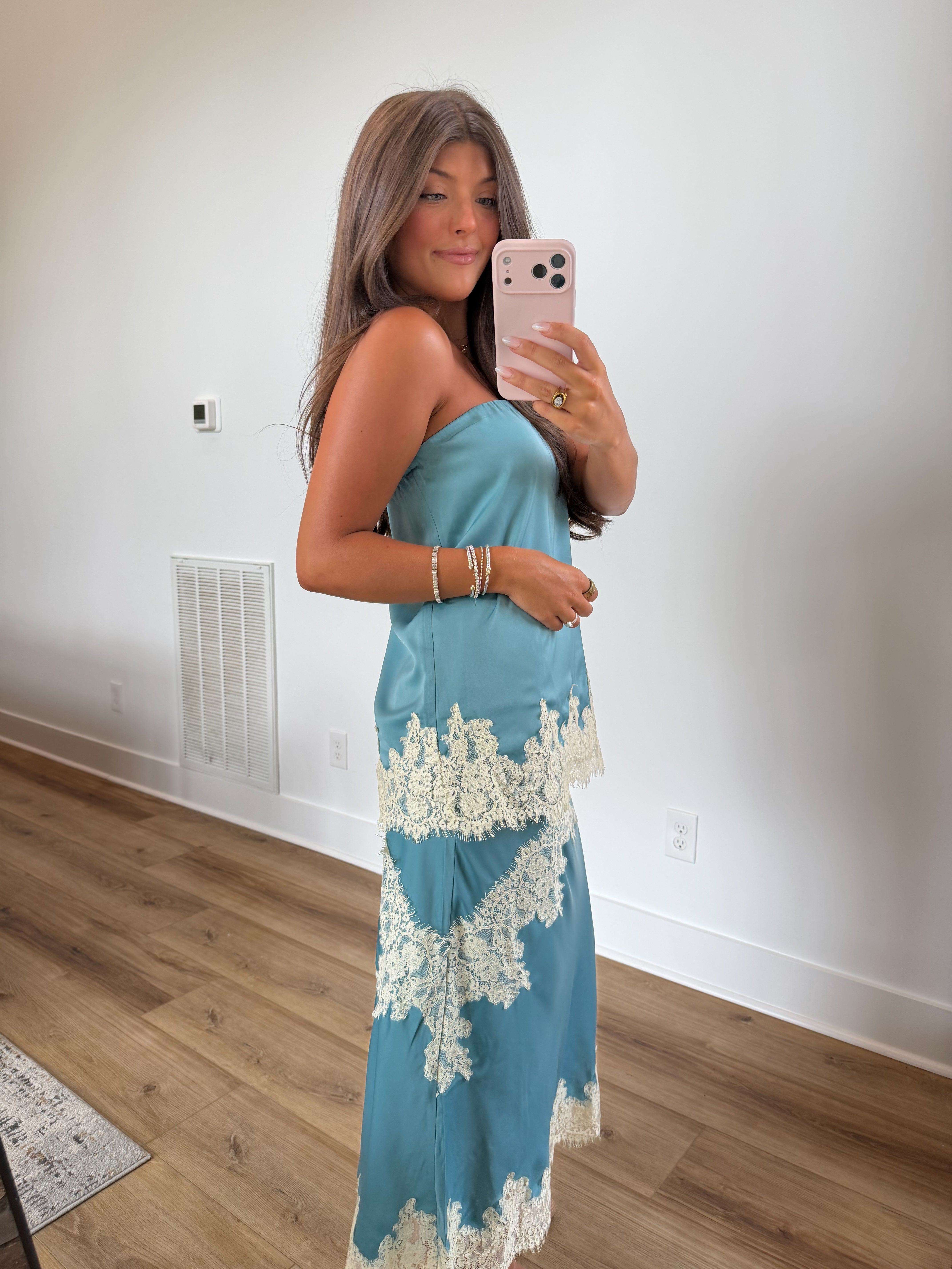 The Chateau Lace Set (Sky)