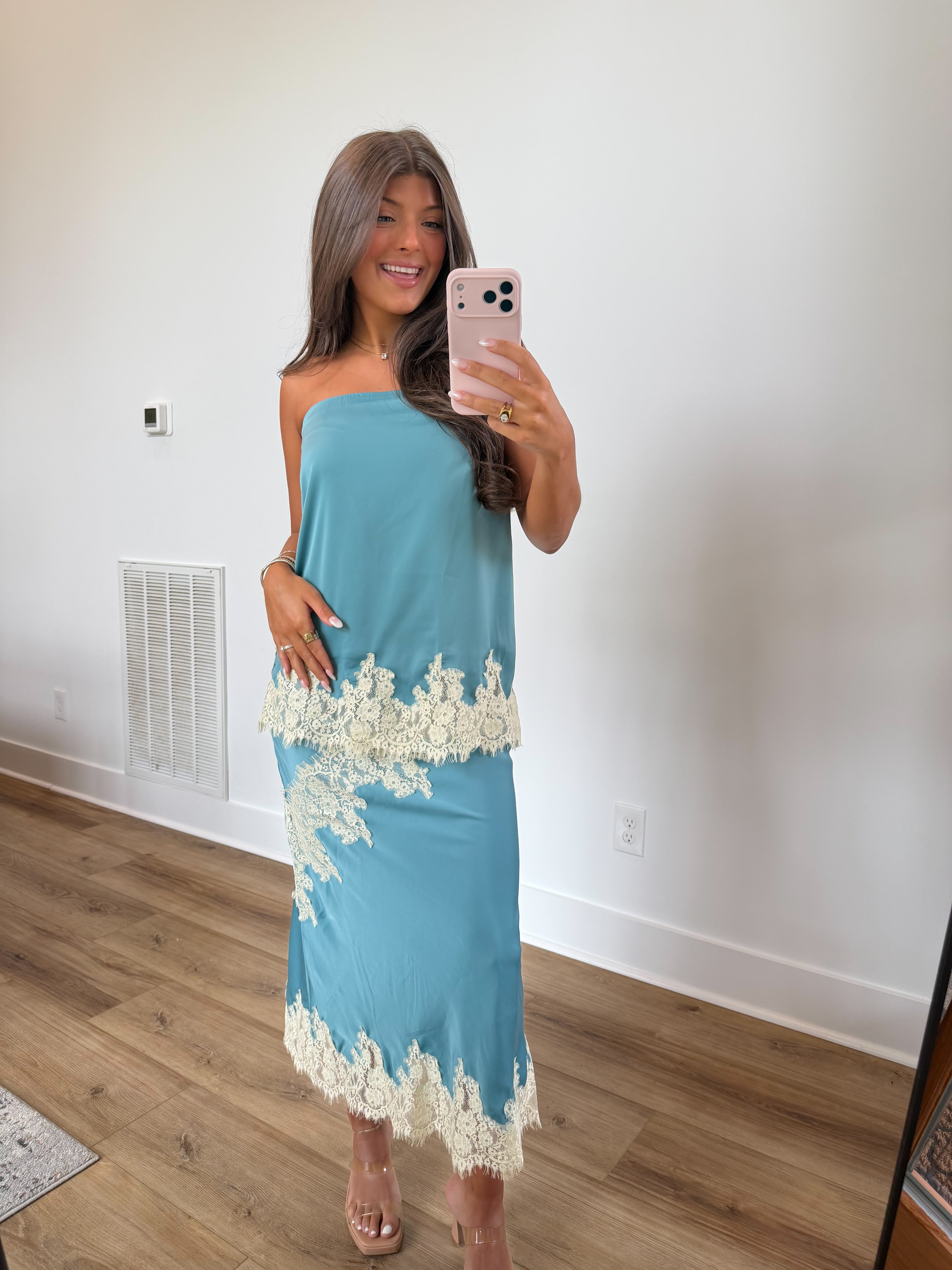 The Chateau Lace Set (Sky)