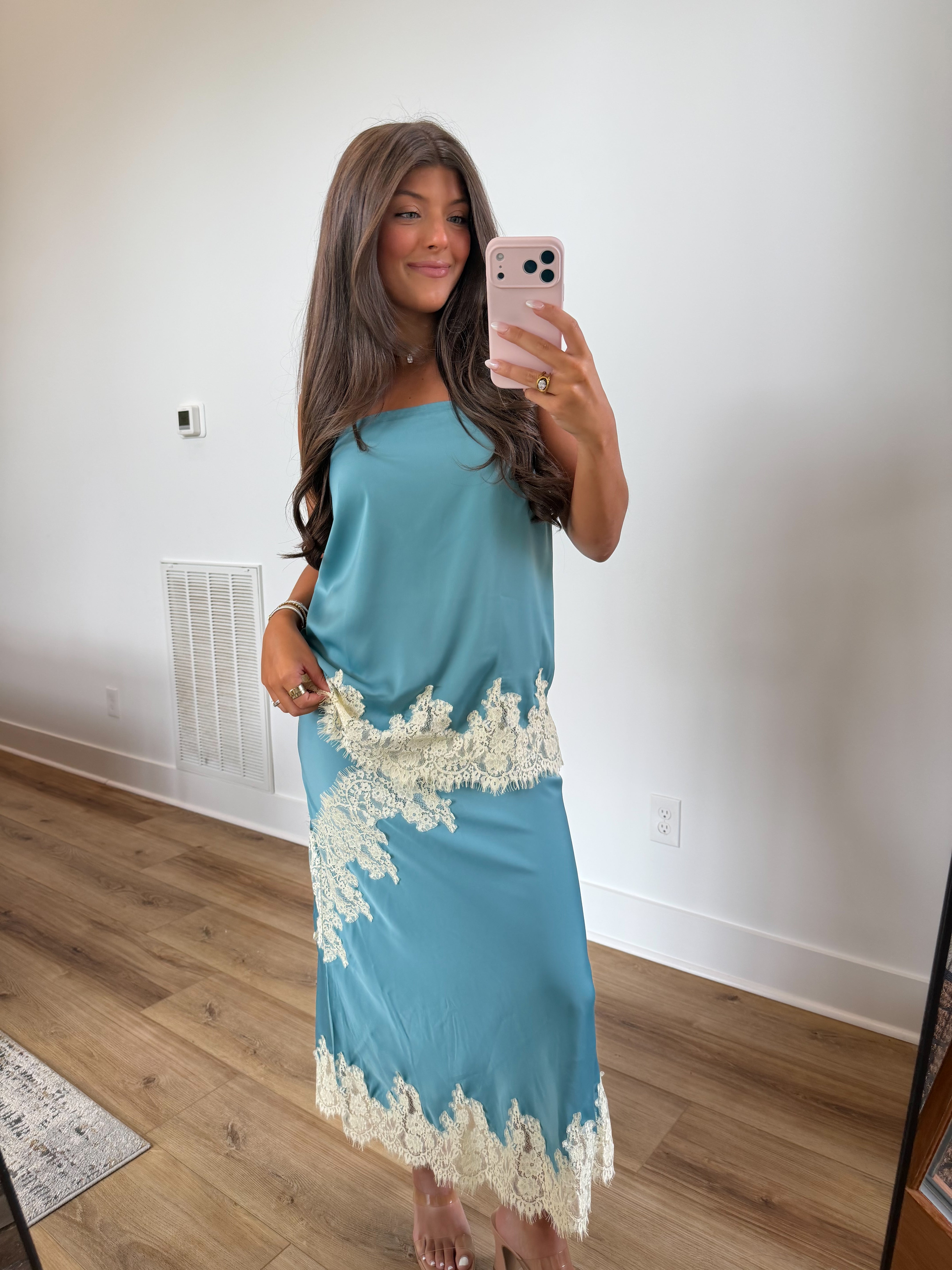 The Chateau Lace Set (Sky)